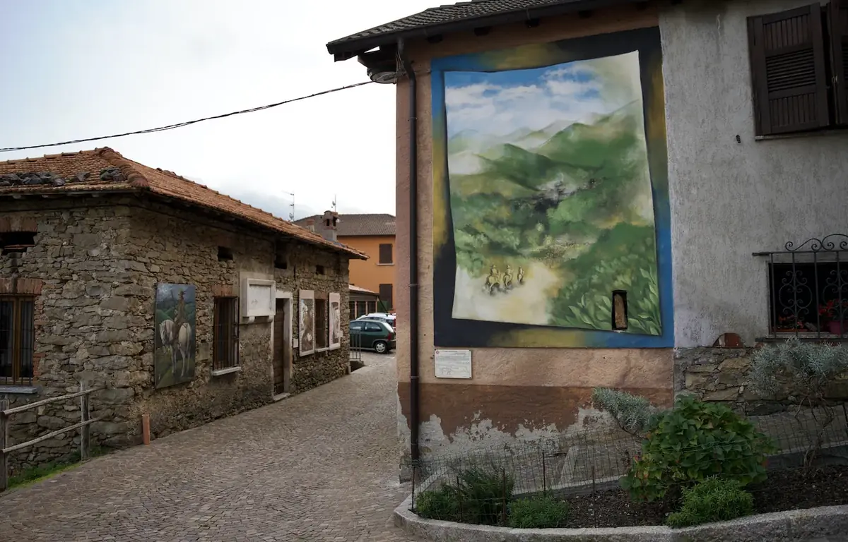 Opera n. 10 «La sagra dei pastori» nel Borgo Affrescato di Parlasco