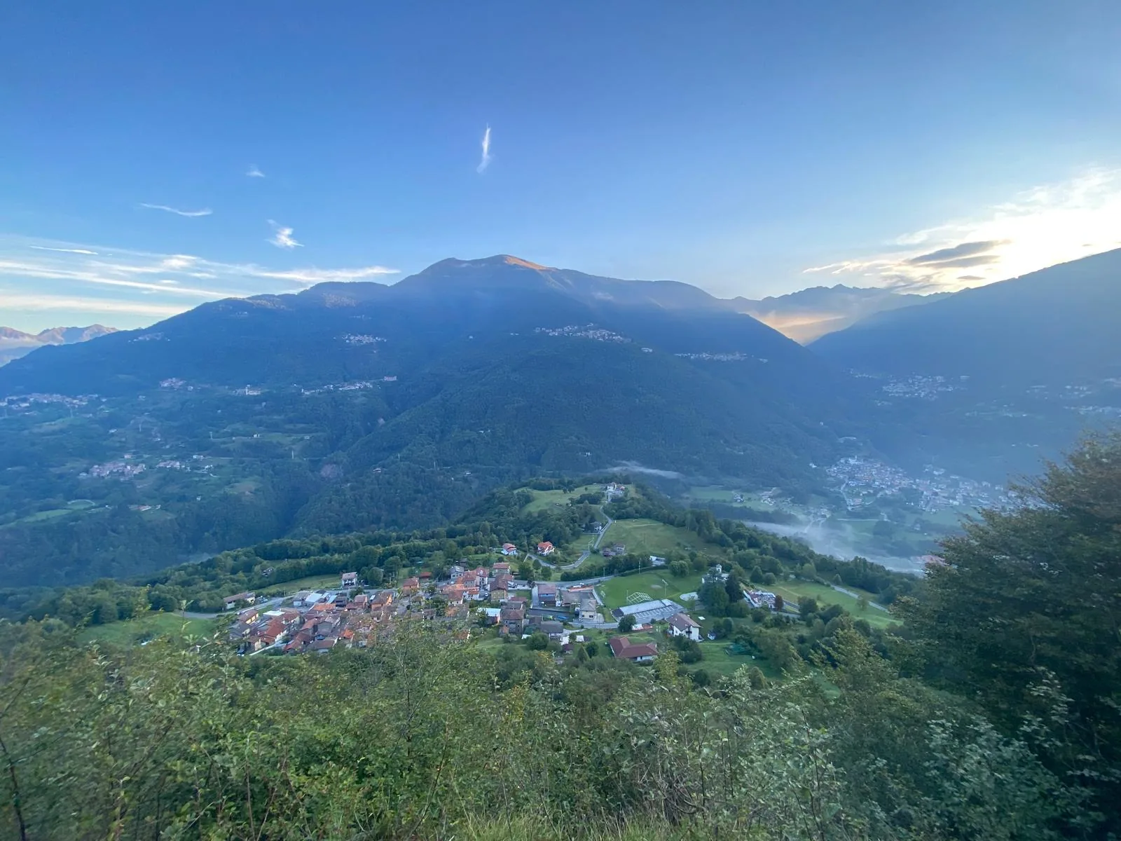 Parlasco e la Valsassina visti dall’alto lungo i sentieri dei Pizzi di Parlasco